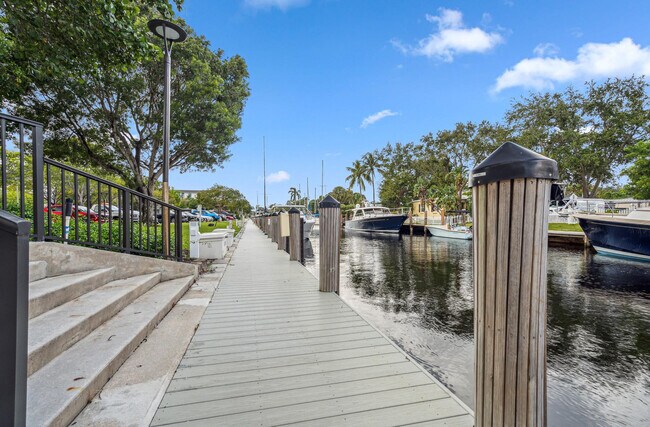 Building Photo - 1000 River Reach Dr