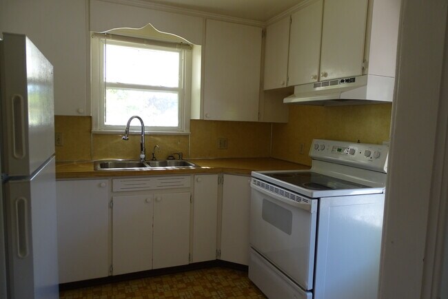 Building Photo - 2020 S Euclid Ave
