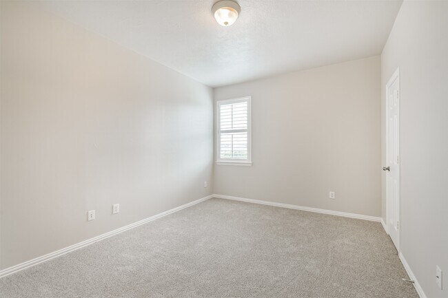 Building Photo - 6 Cordella Pl