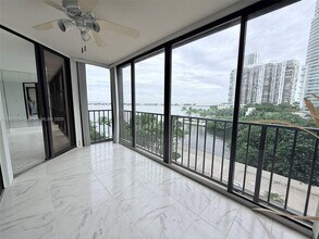 Building Photo - 1925 Brickell Ave