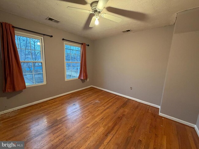 Building Photo - 204 Brunswick Rd