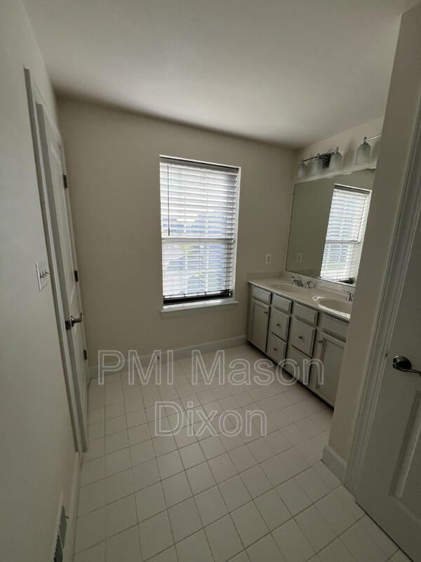 Building Photo - 9105 Fox Stream Way