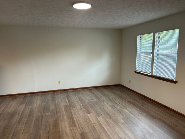 Building Photo - 109/111 Deer Creek Ct
