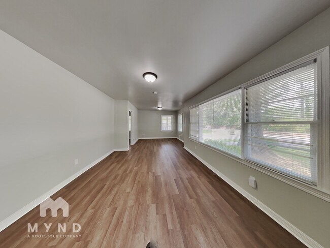 Building Photo - 1329 5 Mile Rd