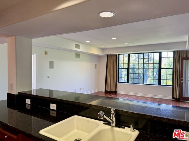Building Photo - 107 N Swall Dr