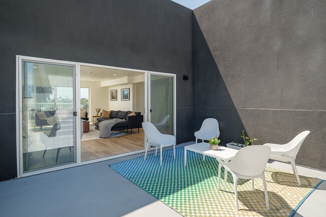 Building Photo - 3045 W Boulevard2A-2A