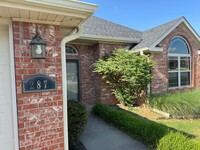 Building Photo - Beautiful 3-Bedroom / 2-Bathroom House wit...