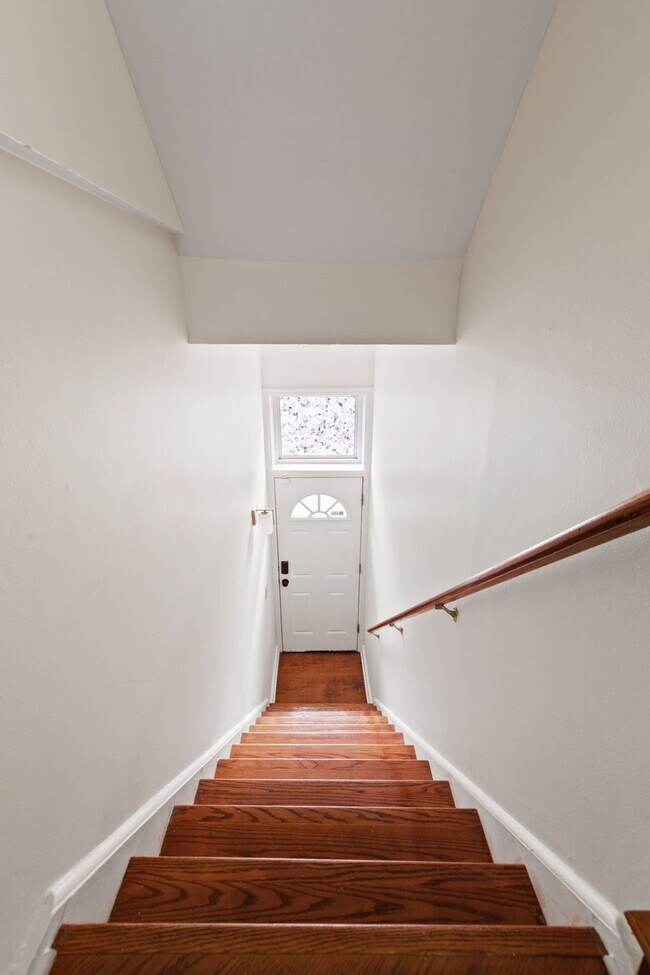 Building Photo - 2005 Lynch St