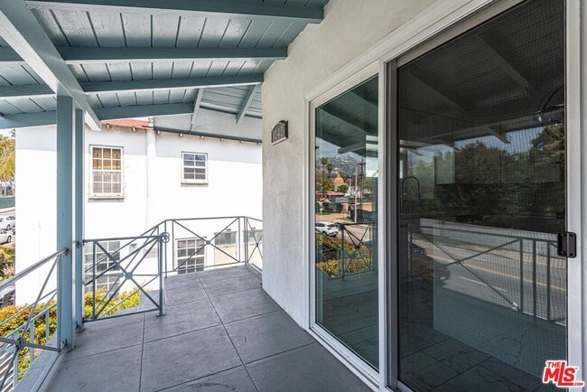 Building Photo - 1040 N Crescent Heights Blvd