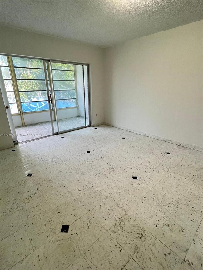 Building Photo - 20200 NE 29th Ct