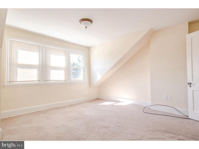 Building Photo - 476 Lyceum Ave
