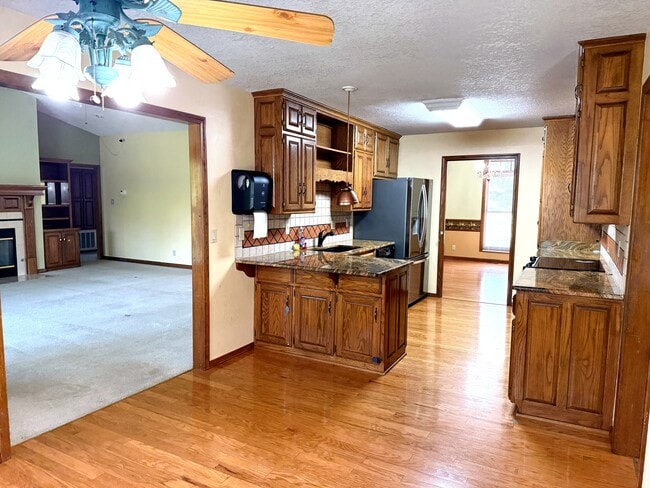 Building Photo - 124 Oak Bend Loop