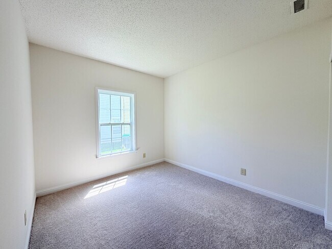 Building Photo - 2946 Heirloom Ln
