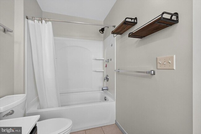 Building Photo - 48 Sussex Dr