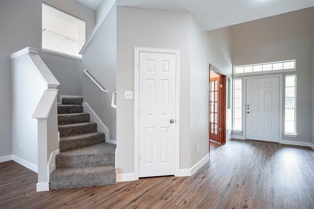 Building Photo - 9902 Maple Dr