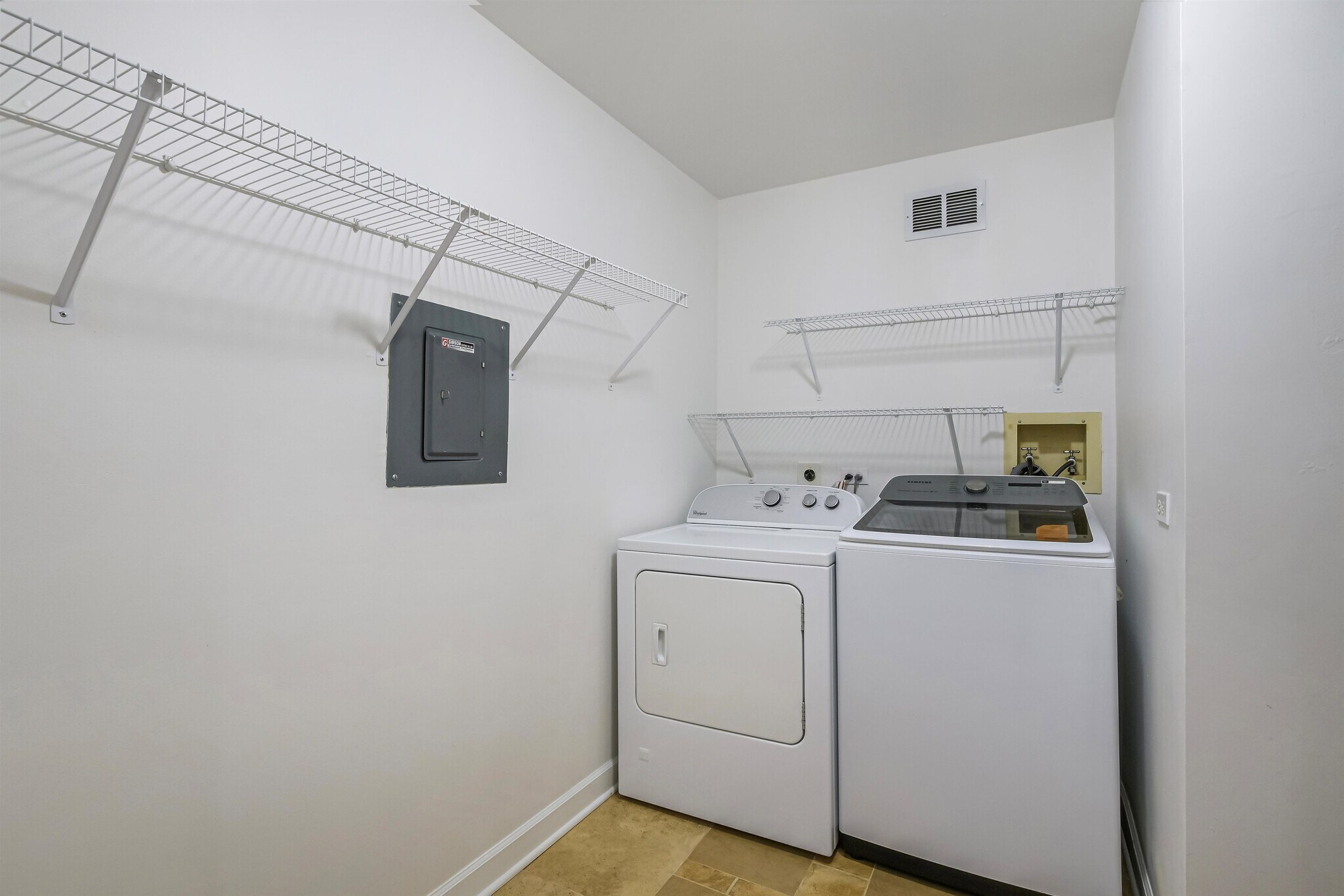 Building Photo - 697 Oakmont Ln