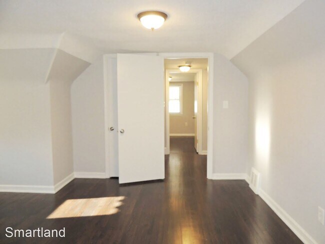 Building Photo - 4 br, 1 bath House - 324 E. 222nd St
