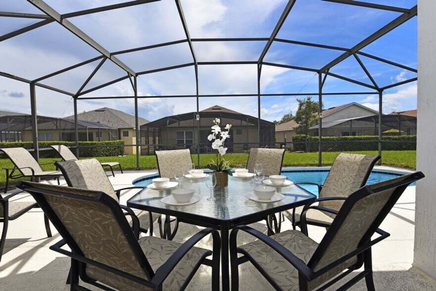 Building Photo - 8167 Fan Palm Way