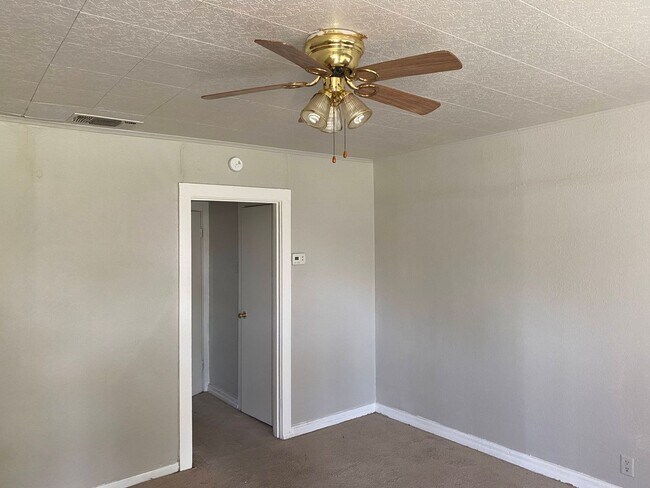 Building Photo - 809-811 E. Cherry St.