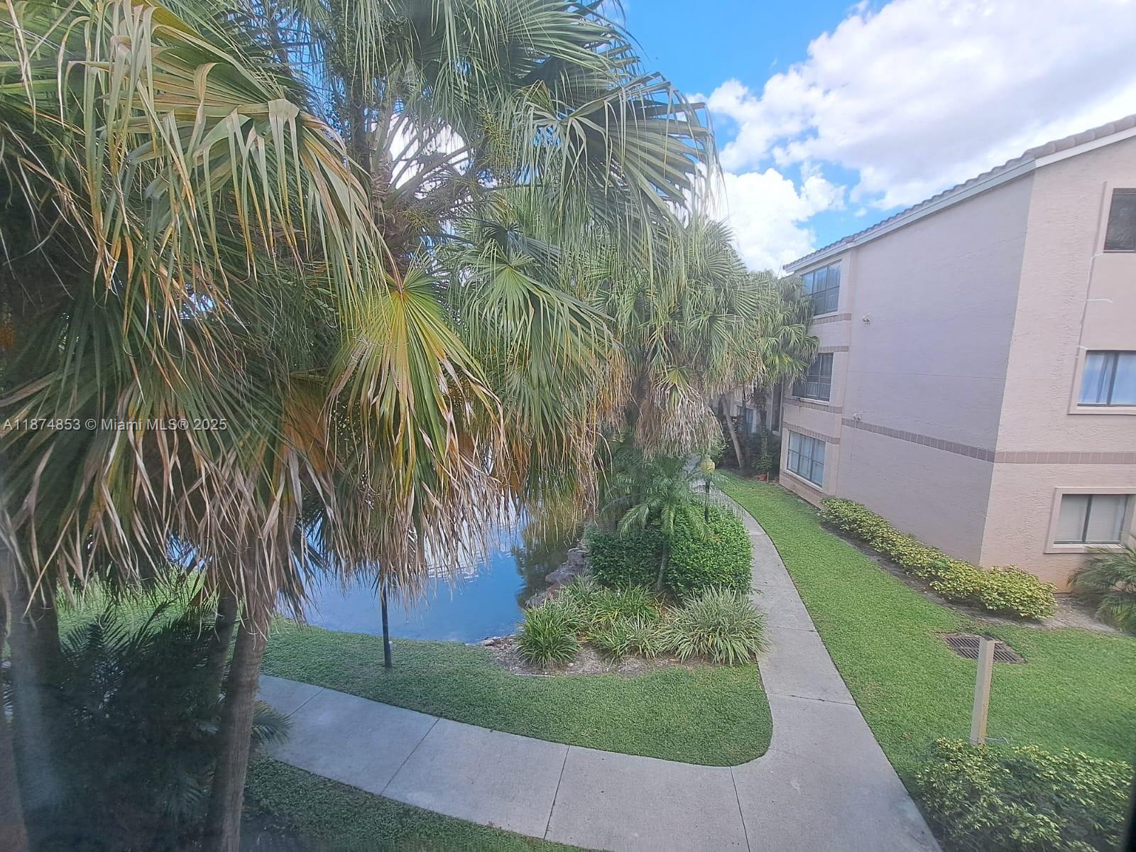 Building Photo - 2946 S University Dr