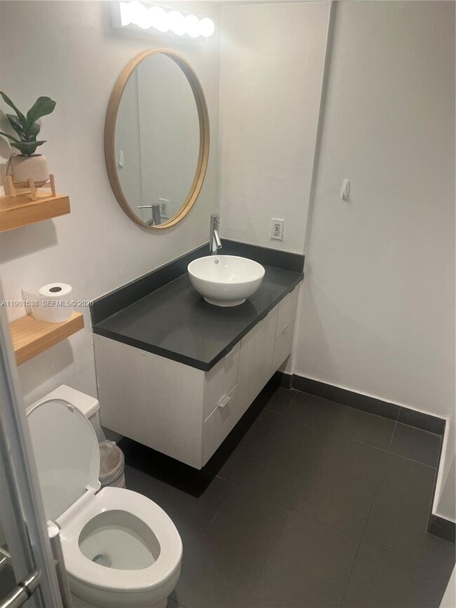 Building Photo - 3731 N Country Club Dr