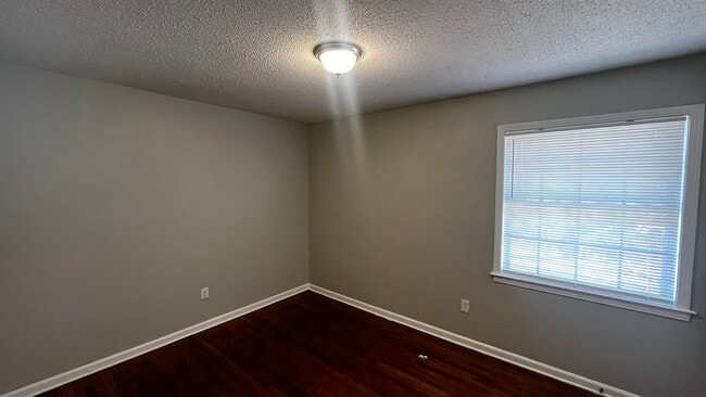 Building Photo - 2547 Courtney Dr