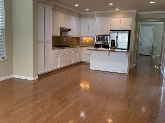 Building Photo - Stunning 4 bed/2.5 bath home in San Ramon