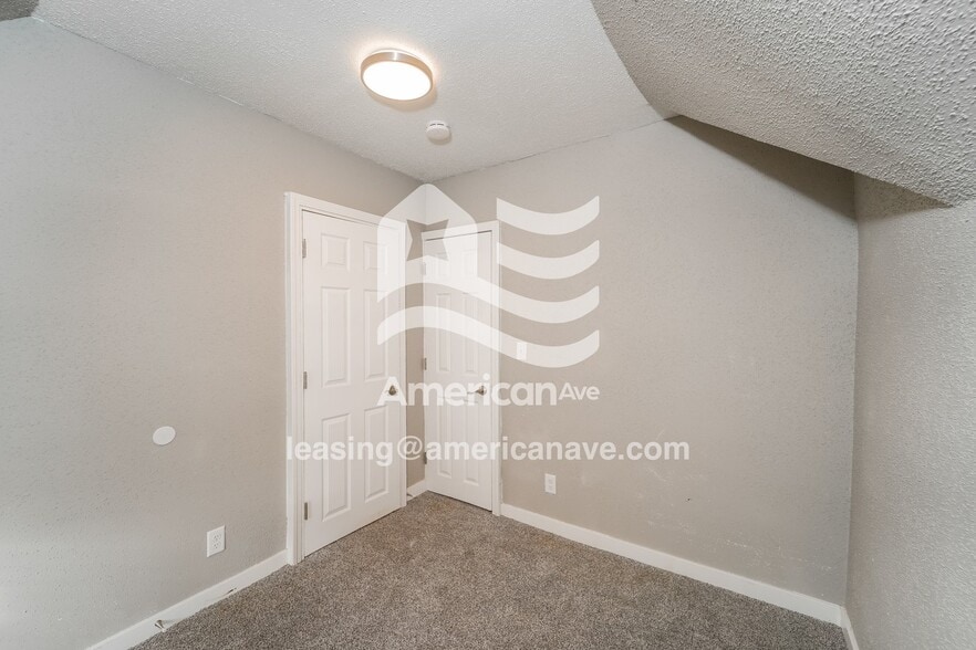 Building Photo - 1836 Superior St