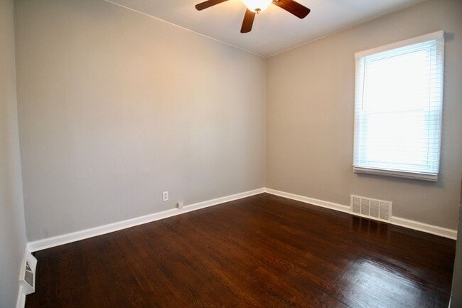 Building Photo - 4 Bed 2 Bath Farmington Hills home for lease