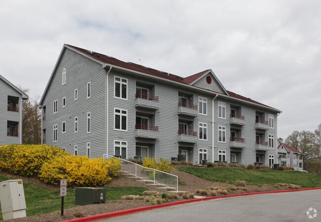 Building Photo - Lake Heron