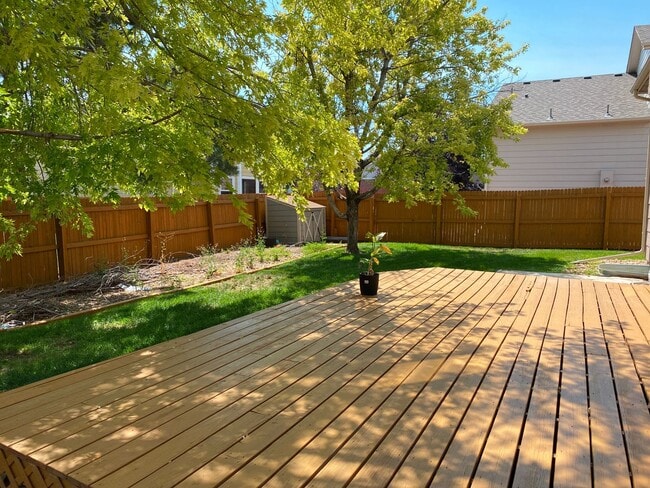 Building Photo - Wonderfully updated and maintained 3 bedro...