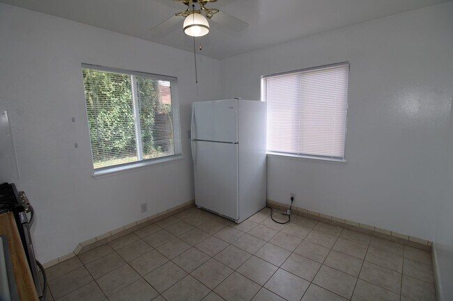 Building Photo - $2995 - Cozy 2/1 in the heart of Downtown San Jose