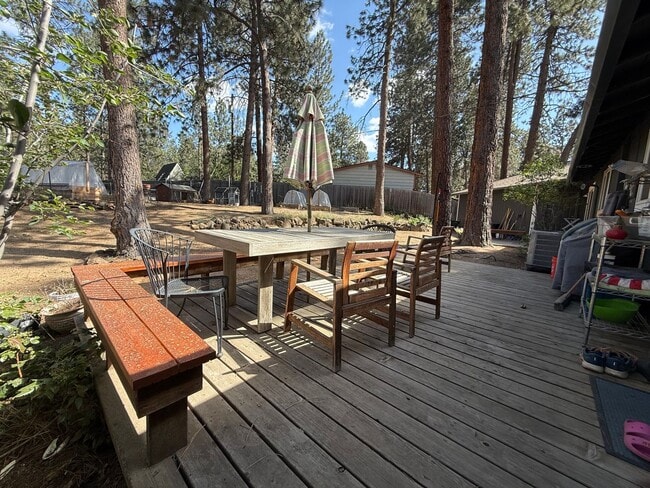 Building Photo - Spacious 4 Bed/3 Single Family Home in SW Bend - Large Backyard