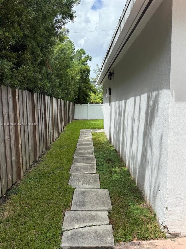Building Photo - 245 189th Terrace