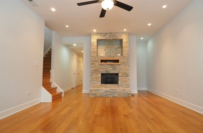 Building Photo - 1263 N Honore St