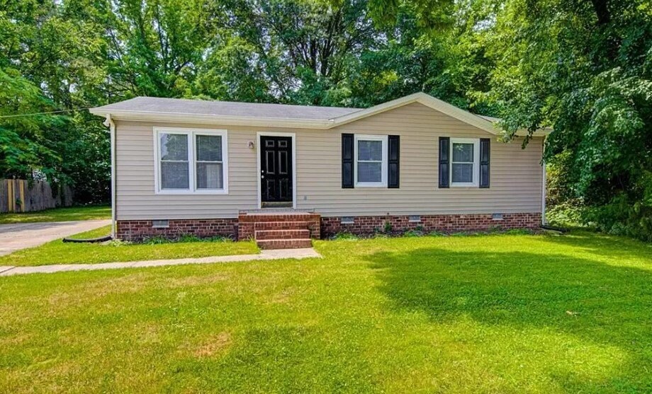 Building Photo - 409 W Vandalia Rd