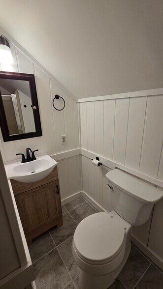 Building Photo - 712 N Washington St