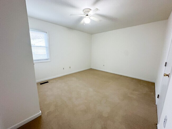Building Photo - Move-In Ready on Large Corner Lot!