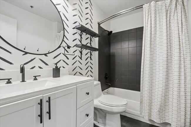 Building Photo - 525 W Superior St