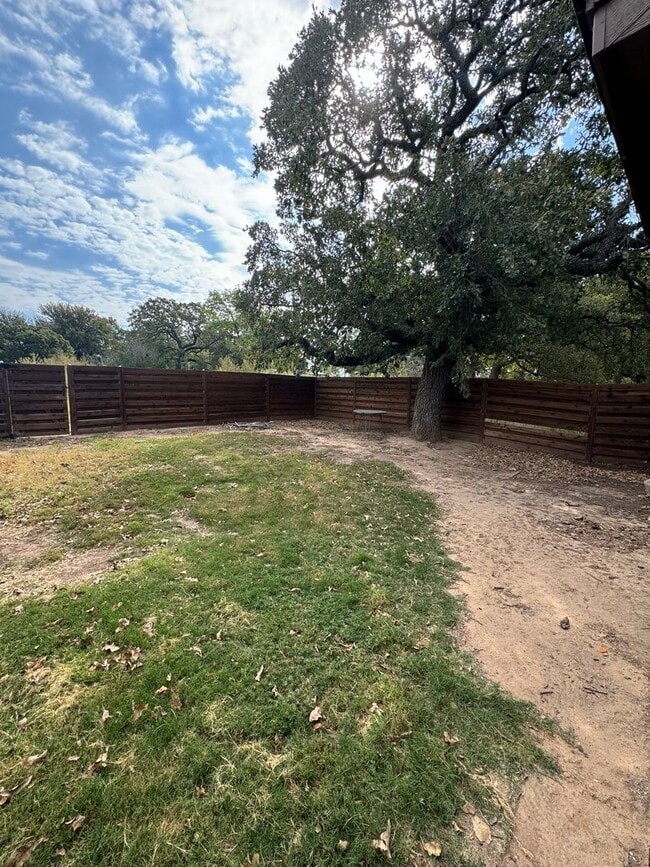 Building Photo - 4/2 - PETS WELCOME - WATER and LAWN includ...