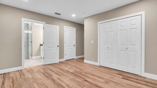 Building Photo - Spacious remodeled South Tampa 4BR/3BA hom...