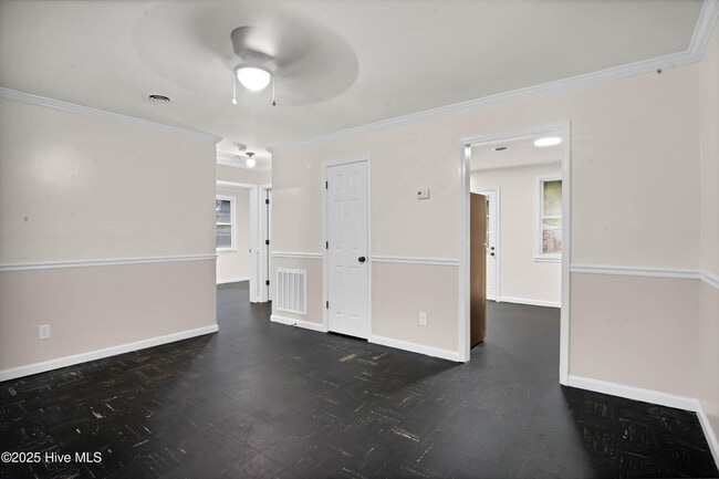 Building Photo - 521 Williams St