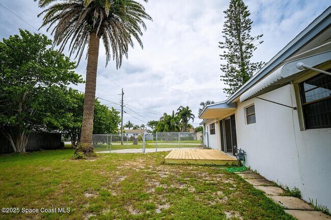 Building Photo - 319 Coral Reef Dr