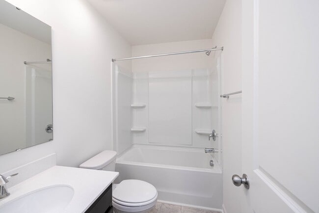 Building Photo - Charming 3-Bedroom End Unit Townhome Near Jack Alexander Blvd - APRIL MOVE IN SPECIAL