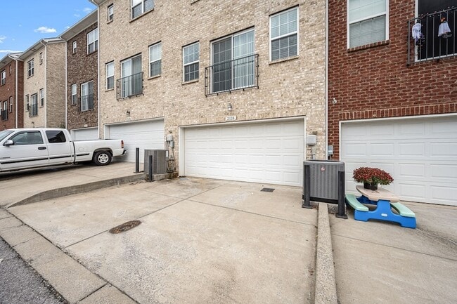 Building Photo - 2118 Middle Tennessee Blvd