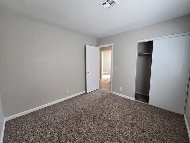 Building Photo - **Gorgeous 4-Bedroom Home in North Las Vegas!**