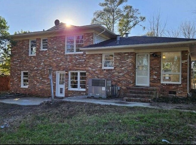 Building Photo - Spacious 4BR House in Columbus