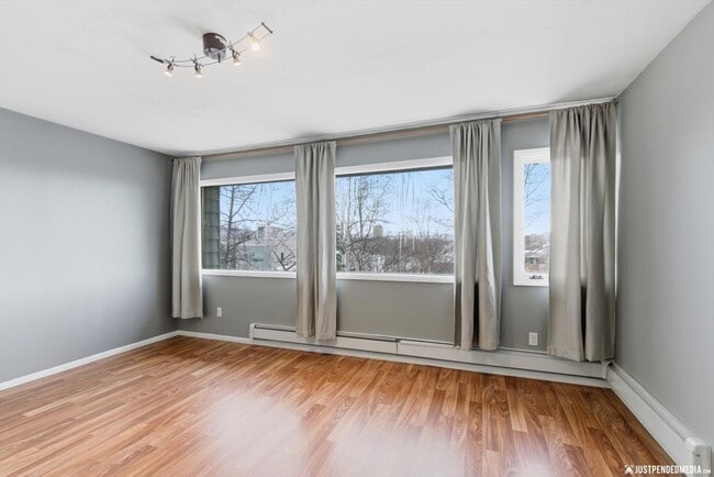 Building Photo - Downtown Living