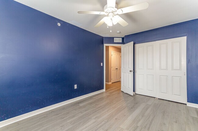 Building Photo - Welcome to this charming 3 bedroom, 2.5 ba...