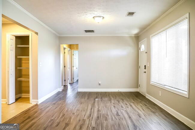 Building Photo - 302 Wren Cir